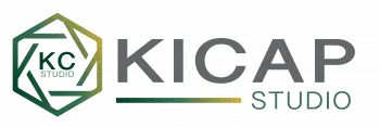 Horizontales Kicap Studio Logo in Grün-Gold mit KC-Monogramm, Kamera-Hexagon und Schriftzug KICAP STUDIO für den Webseiten-Header.
